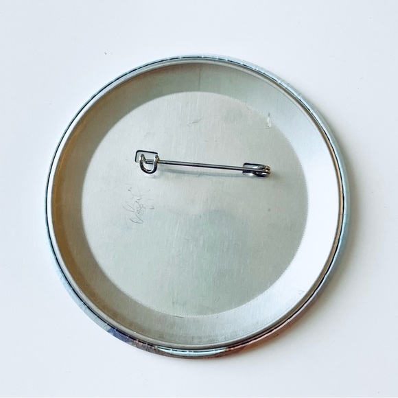 📍 5/$20 Disneyland “Magic Key” Pin Button - Picture 2 of 2